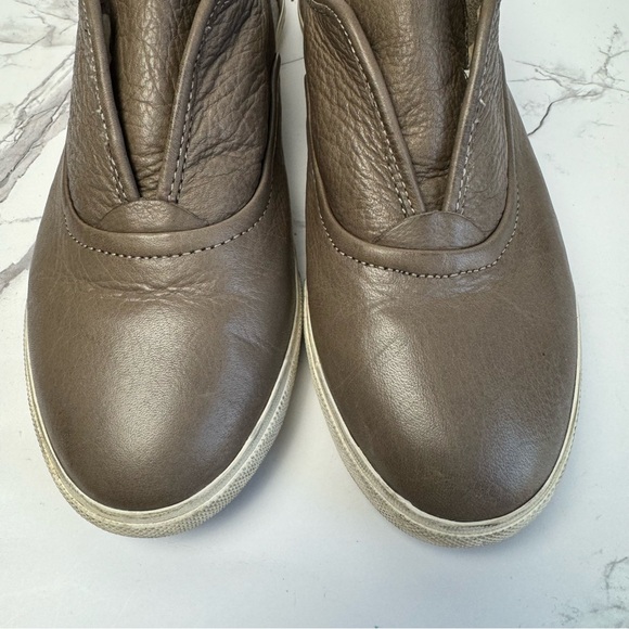 Frye Chambers Women’s Greige Leather Loafers #7200063 - Picture 5 of 8